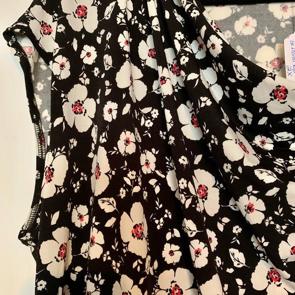 085 Liz Claiborne plus sleeveless top - Picture 3 of 4